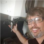 Profesor con dilatada experiencia en el sector industrial da Clases a quien quiera aprender desde cero mecanizado de Piezas .